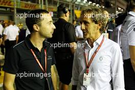 (L to R): Nicolas Todt (FRA) Driver Manager with Alain Prost (FRA) Renault Sport F1 Team Special Advisor on the grid. 16.09.2018. Formula 1 World Championship, Rd 15, Singapore Grand Prix, Marina Bay Street Circuit, Singapore, Race Day.