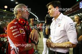 Maurizio Arrivabene (ITA) Ferrari Team Principal and Toto Wolff (GER) Mercedes AMG F1 Shareholder and Executive Director. 16.09.2018. Formula 1 World Championship, Rd 15, Singapore Grand Prix, Marina Bay Street Circuit, Singapore, Race Day.