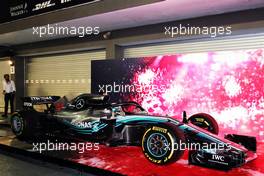 Race winner Lewis Hamilton (GBR) Mercedes AMG F1 W09 in parc ferme. 16.09.2018. Formula 1 World Championship, Rd 15, Singapore Grand Prix, Marina Bay Street Circuit, Singapore, Race Day.
