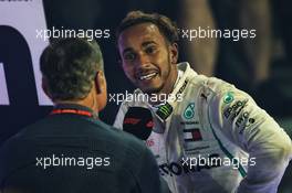 Race winner Lewis Hamilton (GBR) Mercedes AMG F1 with David Coulthard (GBR) Red Bull Racing and Scuderia Toro Advisor / Channel 4 F1 Commentator in parc ferme. 16.09.2018. Formula 1 World Championship, Rd 15, Singapore Grand Prix, Marina Bay Street Circuit, Singapore, Race Day.