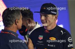 (L to R): David Coulthard (GBR) Red Bull Racing and Scuderia Toro Advisor / Channel 4 F1 Commentator with second placed Max Verstappen (NLD) Red Bull Racing in parc ferme. 16.09.2018. Formula 1 World Championship, Rd 15, Singapore Grand Prix, Marina Bay Street Circuit, Singapore, Race Day.