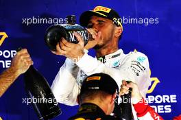 Race winner Lewis Hamilton (GBR) Mercedes AMG F1 celebrates on the podium. 16.09.2018. Formula 1 World Championship, Rd 15, Singapore Grand Prix, Marina Bay Street Circuit, Singapore, Race Day.