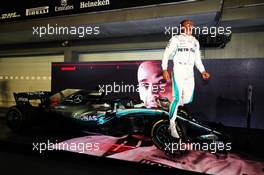 Race winner Lewis Hamilton (GBR) Mercedes AMG F1 celebrates in parc ferme. 16.09.2018. Formula 1 World Championship, Rd 15, Singapore Grand Prix, Marina Bay Street Circuit, Singapore, Race Day.