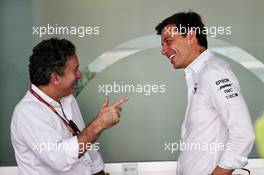 (L to R): Alejandro Agag (ESP) Formula E Holdings CEO with Toto Wolff (GER) Mercedes AMG F1 Shareholder and Executive Director. 15.09.2018. Formula 1 World Championship, Rd 15, Singapore Grand Prix, Marina Bay Street Circuit, Singapore, Qualifying Day.