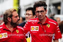 (L to R): Gino Rosato (CDN) Ferrari with Mattia Binotto (ITA) Ferrari Chief Technical Officer. 15.09.2018. Formula 1 World Championship, Rd 15, Singapore Grand Prix, Marina Bay Street Circuit, Singapore, Qualifying Day.