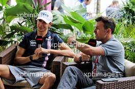 Esteban Ocon (FRA) Racing Point Force India F1 Team with Will Buxton (GBR) F1 Digital Presenter. 15.09.2018. Formula 1 World Championship, Rd 15, Singapore Grand Prix, Marina Bay Street Circuit, Singapore, Qualifying Day.