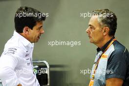 (L to R): Toto Wolff (GER) Mercedes AMG F1 Shareholder and Executive Director with Mario Isola (ITA) Pirelli Racing Manager. 15.09.2018. Formula 1 World Championship, Rd 15, Singapore Grand Prix, Marina Bay Street Circuit, Singapore, Qualifying Day.