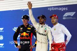 Qualifying top three in parc ferme (L to R): Max Verstappen (NLD) Red Bull Racing, second; Lewis Hamilton (GBR) Mercedes AMG F1, pole position; Sebastian Vettel (GER) Ferrari, third. 15.09.2018. Formula 1 World Championship, Rd 15, Singapore Grand Prix, Marina Bay Street Circuit, Singapore, Qualifying Day.