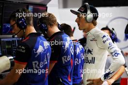 Brendon Hartley (NZL) Scuderia Toro Rosso. 15.09.2018. Formula 1 World Championship, Rd 15, Singapore Grand Prix, Marina Bay Street Circuit, Singapore, Qualifying Day.