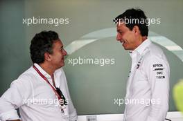 (L to R): Alejandro Agag (ESP) Formula E Holdings CEO with Toto Wolff (GER) Mercedes AMG F1 Shareholder and Executive Director. 15.09.2018. Formula 1 World Championship, Rd 15, Singapore Grand Prix, Marina Bay Street Circuit, Singapore, Qualifying Day.