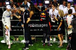 Esteban Ocon (FRA) Racing Point Force India F1 Team and Daniel Ricciardo (AUS) Red Bull Racing with the media. 15.09.2018. Formula 1 World Championship, Rd 15, Singapore Grand Prix, Marina Bay Street Circuit, Singapore, Qualifying Day.