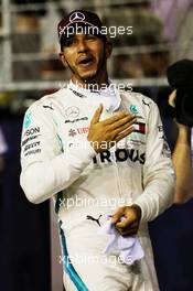 Lewis Hamilton (GBR) Mercedes AMG F1 celebrates his pole position in qualifying parc ferme. 15.09.2018. Formula 1 World Championship, Rd 15, Singapore Grand Prix, Marina Bay Street Circuit, Singapore, Qualifying Day.