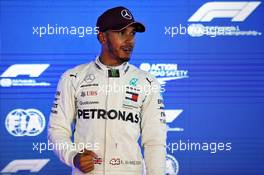 Lewis Hamilton (GBR) Mercedes AMG F1 celebrates his pole position in qualifying parc ferme. 15.09.2018. Formula 1 World Championship, Rd 15, Singapore Grand Prix, Marina Bay Street Circuit, Singapore, Qualifying Day.