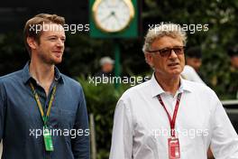 Hermann Tilke (GER) Circuit Designer (Right). 15.09.2018. Formula 1 World Championship, Rd 15, Singapore Grand Prix, Marina Bay Street Circuit, Singapore, Qualifying Day.