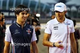(L to R): Lance Stroll (CDN) Williams with Esteban Ocon (FRA) Racing Point Force India F1 Team on the drivers parade. 16.09.2018. Formula 1 World Championship, Rd 15, Singapore Grand Prix, Marina Bay Street Circuit, Singapore, Race Day.
