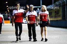 Charles Leclerc (MON) Sauber F1 Team walks the circuit with the team. 13.09.2018. Formula 1 World Championship, Rd 15, Singapore Grand Prix, Marina Bay Street Circuit, Singapore, Preparation Day.