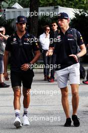 (L to R): Daniel Ricciardo (AUS) Red Bull Racing with team mate Max Verstappen (NLD) Red Bull Racing. 13.09.2018. Formula 1 World Championship, Rd 15, Singapore Grand Prix, Marina Bay Street Circuit, Singapore, Preparation Day.