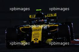 Carlos Sainz Jr (ESP) Renault Sport F1 Team RS18. 23.11.2018. Formula 1 World Championship, Rd 21, Abu Dhabi Grand Prix, Yas Marina Circuit, Abu Dhabi, Practice Day.