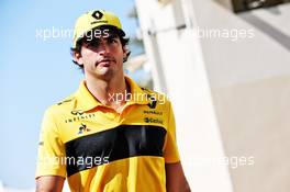 Carlos Sainz Jr (ESP) Renault Sport F1 Team. 23.11.2018. Formula 1 World Championship, Rd 21, Abu Dhabi Grand Prix, Yas Marina Circuit, Abu Dhabi, Practice Day.