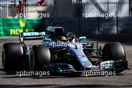 Lewis Hamilton (GBR) Mercedes AMG F1 W09. 23.11.2018. Formula 1 World Championship, Rd 21, Abu Dhabi Grand Prix, Yas Marina Circuit, Abu Dhabi, Practice Day.