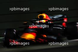 Daniel Ricciardo (AUS) Red Bull Racing RB14. 23.11.2018. Formula 1 World Championship, Rd 21, Abu Dhabi Grand Prix, Yas Marina Circuit, Abu Dhabi, Practice Day.