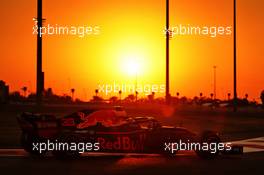 Max Verstappen (NLD) Red Bull Racing RB14. 23.11.2018. Formula 1 World Championship, Rd 21, Abu Dhabi Grand Prix, Yas Marina Circuit, Abu Dhabi, Practice Day.