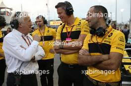 Charlie Whiting and Cyril Abiteboul (FRA) Renault Sport F1 Managing Director. 25.11.2018. Formula 1 World Championship, Rd 21, Abu Dhabi Grand Prix, Yas Marina Circuit, Abu Dhabi, Race Day.