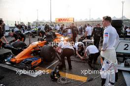 Stoffel Vandoorne (BEL) McLaren MCL33 on the grid. 25.11.2018. Formula 1 World Championship, Rd 21, Abu Dhabi Grand Prix, Yas Marina Circuit, Abu Dhabi, Race Day.