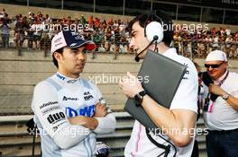 (L to R): Sergio Perez (MEX) Racing Point Force India F1 Team with Tim Wright (GBR) Racing Point Force India F1 Team Race Engineer on the grid. 25.11.2018. Formula 1 World Championship, Rd 21, Abu Dhabi Grand Prix, Yas Marina Circuit, Abu Dhabi, Race Day.