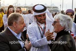 (L to R): Jean Todt (FRA) FIA President with Mohammed Bin Sulayem (UAE) and Bernie Ecclestone (GBR) on the grid. 25.11.2018. Formula 1 World Championship, Rd 21, Abu Dhabi Grand Prix, Yas Marina Circuit, Abu Dhabi, Race Day.