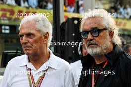 (L to R): Marco Tronchetti Provera (ITA) Pirelli Chairman with Flavio Briatore (ITA) on the grid. 25.11.2018. Formula 1 World Championship, Rd 21, Abu Dhabi Grand Prix, Yas Marina Circuit, Abu Dhabi, Race Day.
