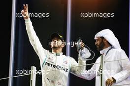 Race winner Lewis Hamilton (GBR) Mercedes AMG F1 celebrates on the podium. 25.11.2018. Formula 1 World Championship, Rd 21, Abu Dhabi Grand Prix, Yas Marina Circuit, Abu Dhabi, Race Day.