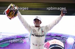 Race winner Lewis Hamilton (GBR) Mercedes AMG F1 celebrates in parc ferme. 25.11.2018. Formula 1 World Championship, Rd 21, Abu Dhabi Grand Prix, Yas Marina Circuit, Abu Dhabi, Race Day.
