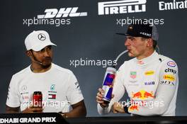 (L to R): Lewis Hamilton (GBR) Mercedes AMG F1 and Max Verstappen (NLD) Red Bull Racing in the post race FIA Press Conference. 25.11.2018. Formula 1 World Championship, Rd 21, Abu Dhabi Grand Prix, Yas Marina Circuit, Abu Dhabi, Race Day.