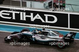 Race winner Lewis Hamilton (GBR) Mercedes AMG F1 W09 celebrates at the end of the race. 25.11.2018. Formula 1 World Championship, Rd 21, Abu Dhabi Grand Prix, Yas Marina Circuit, Abu Dhabi, Race Day.