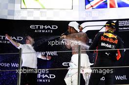 Race winner Lewis Hamilton (GBR) Mercedes AMG F1 celebrates on the podium with Bradley Lord (GBR) Mercedes AMG F1 Communications Manager and Max Verstappen (NLD) Red Bull Racing. 25.11.2018. Formula 1 World Championship, Rd 21, Abu Dhabi Grand Prix, Yas Marina Circuit, Abu Dhabi, Race Day.
