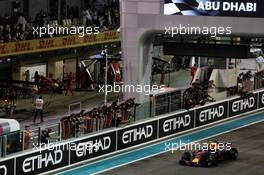 Max Verstappen (NLD) Red Bull Racing RB14 celebrates his third position at the end of the race. 25.11.2018. Formula 1 World Championship, Rd 21, Abu Dhabi Grand Prix, Yas Marina Circuit, Abu Dhabi, Race Day.