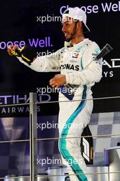 Race winner Lewis Hamilton (GBR) Mercedes AMG F1 celebrates on the podium. 25.11.2018. Formula 1 World Championship, Rd 21, Abu Dhabi Grand Prix, Yas Marina Circuit, Abu Dhabi, Race Day.