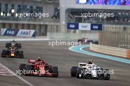 (L to R): Kimi Raikkonen (FIN) Ferrari SF71H and Charles Leclerc (MON) Sauber F1 Team C37 battle for position. 25.11.2018. Formula 1 World Championship, Rd 21, Abu Dhabi Grand Prix, Yas Marina Circuit, Abu Dhabi, Race Day.
