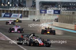 Max Verstappen (NLD) Red Bull Racing RB14 sends sparks flying. 25.11.2018. Formula 1 World Championship, Rd 21, Abu Dhabi Grand Prix, Yas Marina Circuit, Abu Dhabi, Race Day.