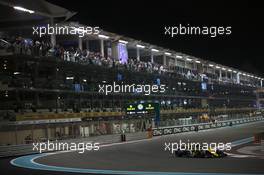 Carlos Sainz Jr (ESP) Renault Sport F1 Team RS18. 25.11.2018. Formula 1 World Championship, Rd 21, Abu Dhabi Grand Prix, Yas Marina Circuit, Abu Dhabi, Race Day.