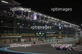 Sergio Perez (MEX) Racing Point Force India F1 VJM11. 25.11.2018. Formula 1 World Championship, Rd 21, Abu Dhabi Grand Prix, Yas Marina Circuit, Abu Dhabi, Race Day.