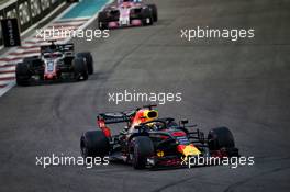 Daniel Ricciardo (AUS) Red Bull Racing RB14. 25.11.2018. Formula 1 World Championship, Rd 21, Abu Dhabi Grand Prix, Yas Marina Circuit, Abu Dhabi, Race Day.