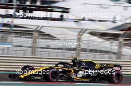 Carlos Sainz Jr (ESP) Renault Sport F1 Team RS18. 24.11.2018. Formula 1 World Championship, Rd 21, Abu Dhabi Grand Prix, Yas Marina Circuit, Abu Dhabi, Qualifying Day.