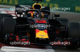 Daniel Ricciardo (AUS) Red Bull Racing  24.11.2018. Formula 1 World Championship, Rd 21, Abu Dhabi Grand Prix, Yas Marina Circuit, Abu Dhabi, Qualifying Day.