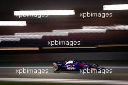 Brendon Hartley (NZL) Scuderia Toro Rosso STR13. 24.11.2018. Formula 1 World Championship, Rd 21, Abu Dhabi Grand Prix, Yas Marina Circuit, Abu Dhabi, Qualifying Day.