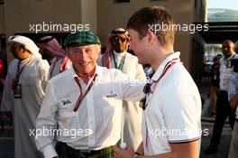 (L to R): Jackie Stewart (GBR) with Billy Monger (GBR) Racing Driver. 24.11.2018. Formula 1 World Championship, Rd 21, Abu Dhabi Grand Prix, Yas Marina Circuit, Abu Dhabi, Qualifying Day.