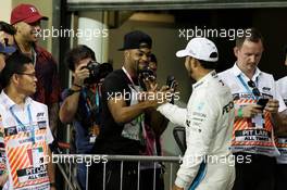 Lewis Hamilton (GBR) Mercedes AMG F1 celebrates his pole position in parc ferme. 24.11.2018. Formula 1 World Championship, Rd 21, Abu Dhabi Grand Prix, Yas Marina Circuit, Abu Dhabi, Qualifying Day.