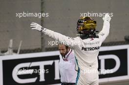 Lewis Hamilton (GBR) Mercedes AMG F1 W09. 24.11.2018. Formula 1 World Championship, Rd 21, Abu Dhabi Grand Prix, Yas Marina Circuit, Abu Dhabi, Qualifying Day.