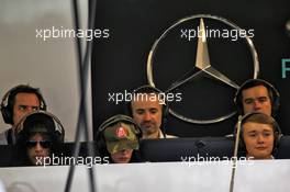 Slash (Saul Hudson), Guns N Roses lead guitarist, (Left) in the Mercedes AMG F1 garage with Billy Monger (GBR) Racing Driver (Right). 24.11.2018. Formula 1 World Championship, Rd 21, Abu Dhabi Grand Prix, Yas Marina Circuit, Abu Dhabi, Qualifying Day.